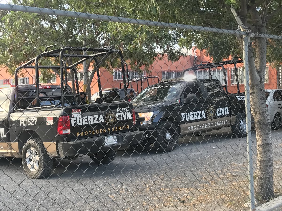 El hombre huyó del lugar y pidió auxilio a elementos de Fuerza Civil.