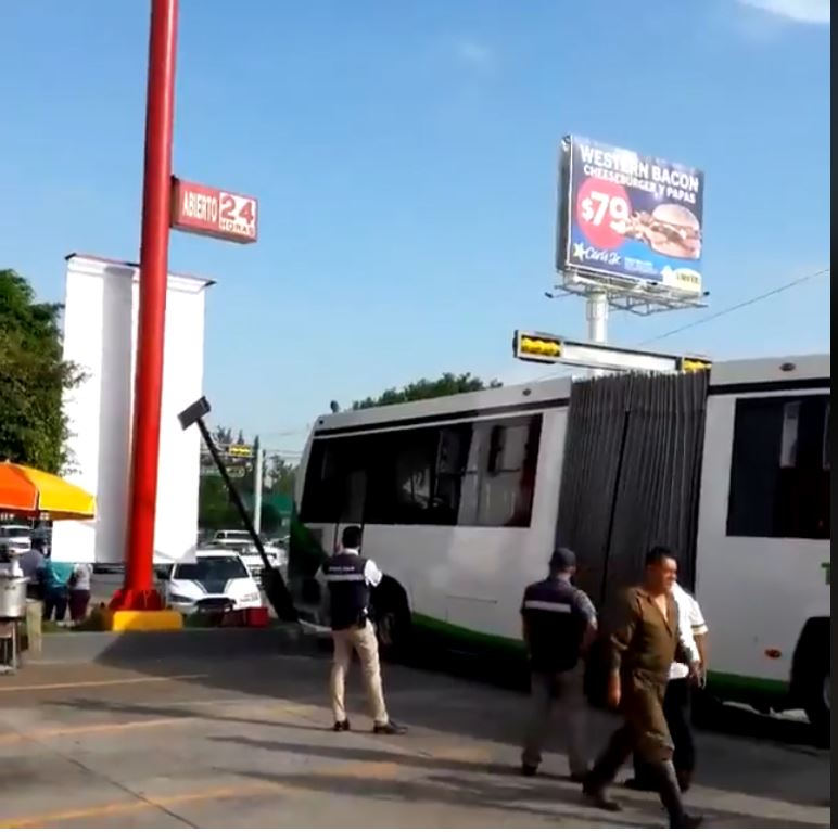 Se descompone 'Oruga' en López Mateos