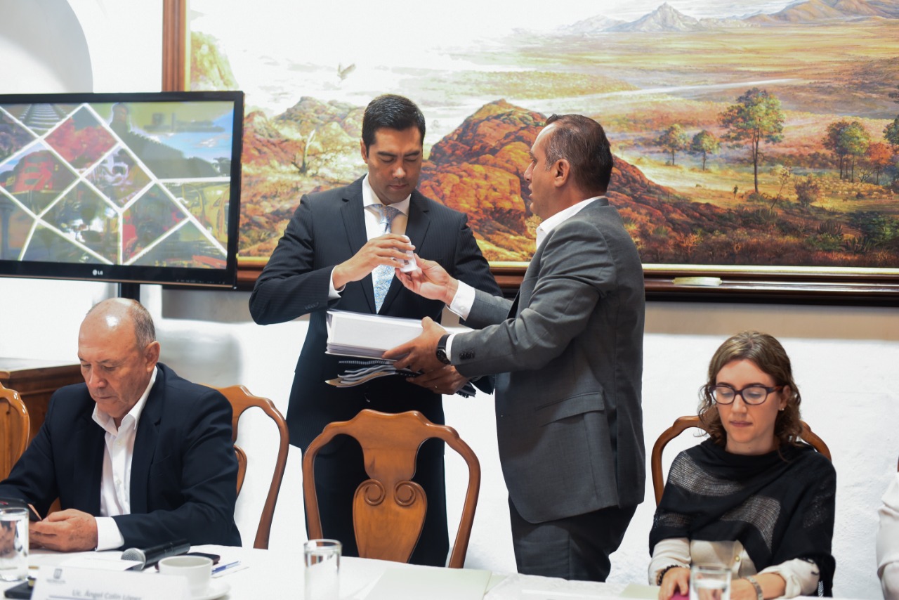 El secretario de Gobierno dijo que la documentación que sería entregada en la reunión, la podrá recoger el equipo de Blanco, cuando desee. (David Monr