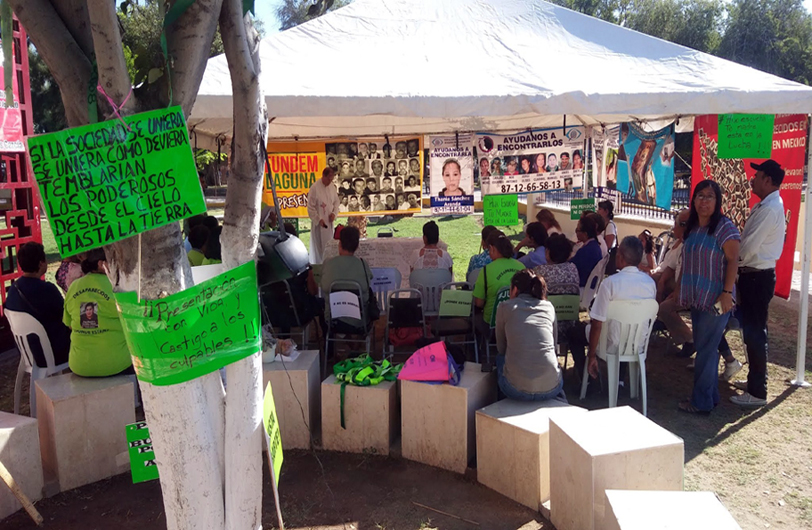 Conmemoran Día Internacional de las Víctimas por la Desapareción Forzada en Torreón. (Luis López)