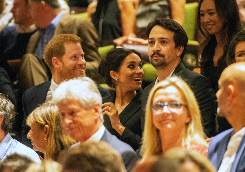 Lin-Manuel Miranda, el príncipe Harry y su esposa Meghan Markle. (AP)