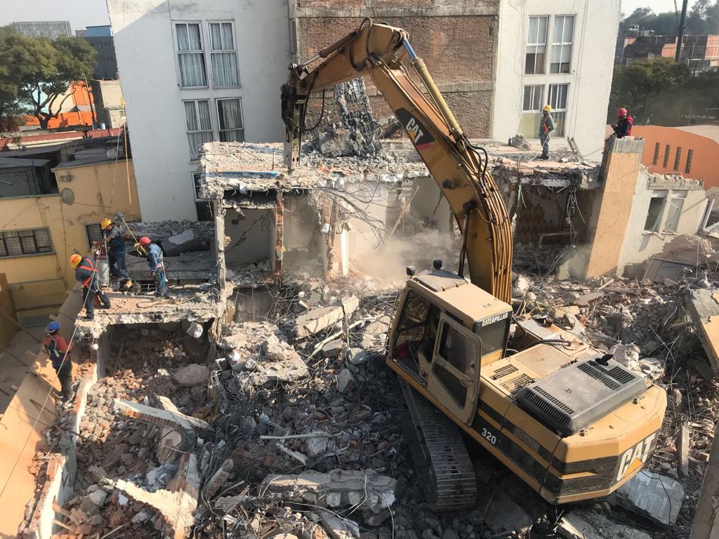 En marzo de este año fueron aprobados acciones para demoler inmuebles afectados por el sismo del 19 de septiembre. (Twitter: @SOBSECDMX)