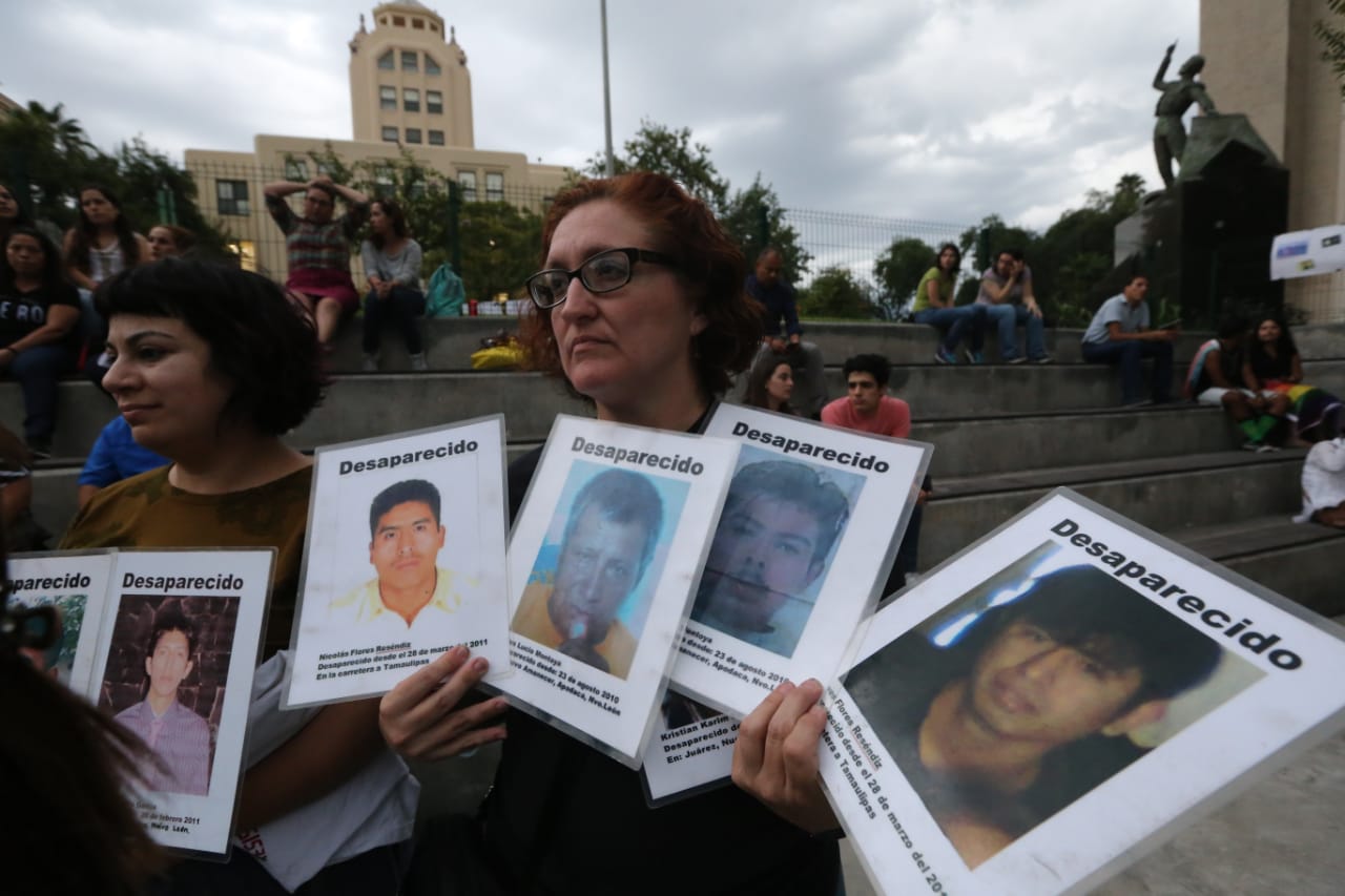 La Plaza de los Desaparecidos fue lugar de homenaje y llanto. Foto: Leonel Rocha