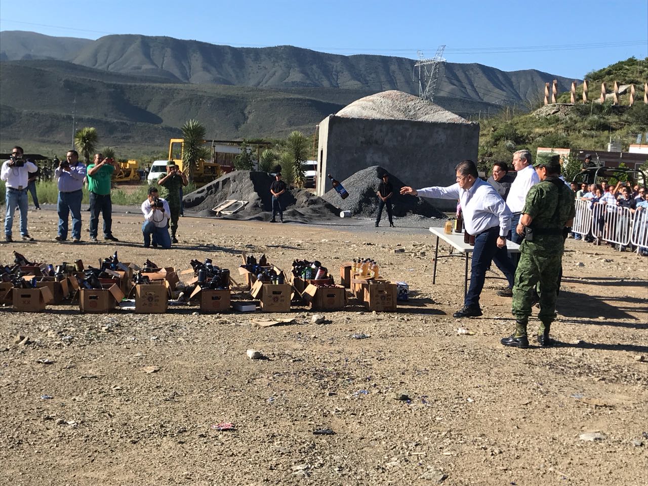 También fue destruido 2 mil litros de alcohol por un monto de 242 mil pesos. (Ana Ponce)