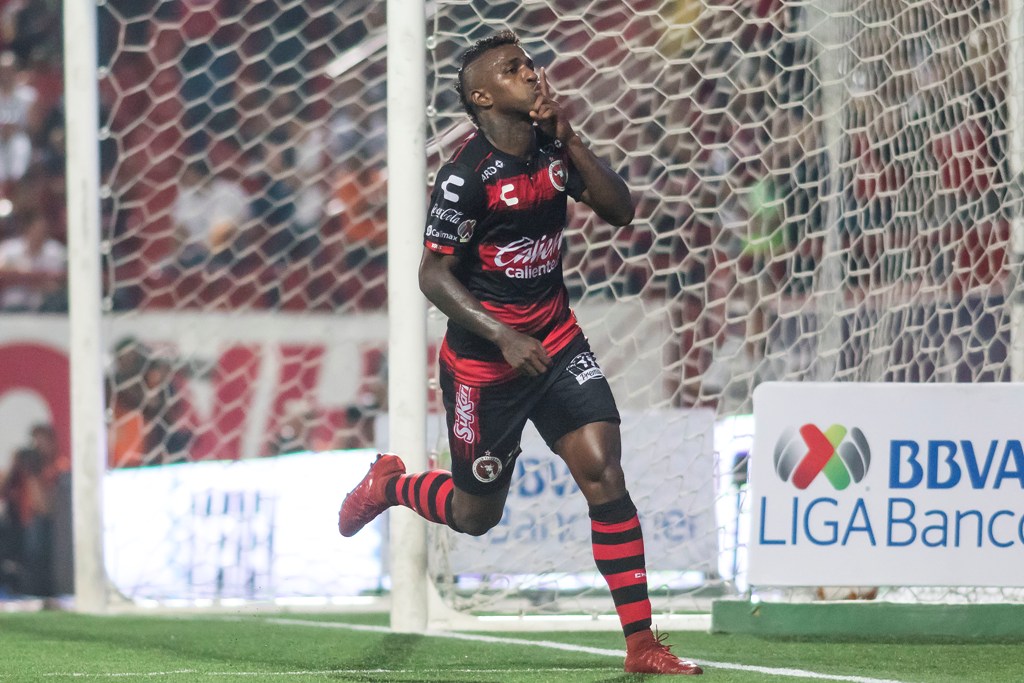 El delantero Miler Bolaños en festejo (Imago7)