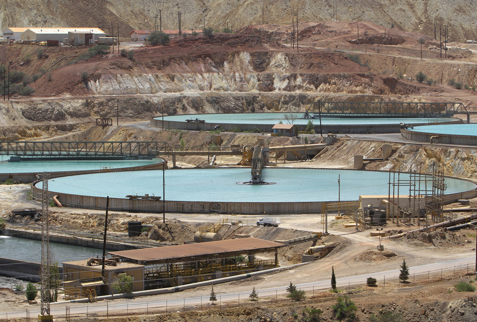 La mina Buenavista del Cobre, de Grupo México, redujo 60% el tiempo de inactividad por el DES de Siemens (Shutterstock).