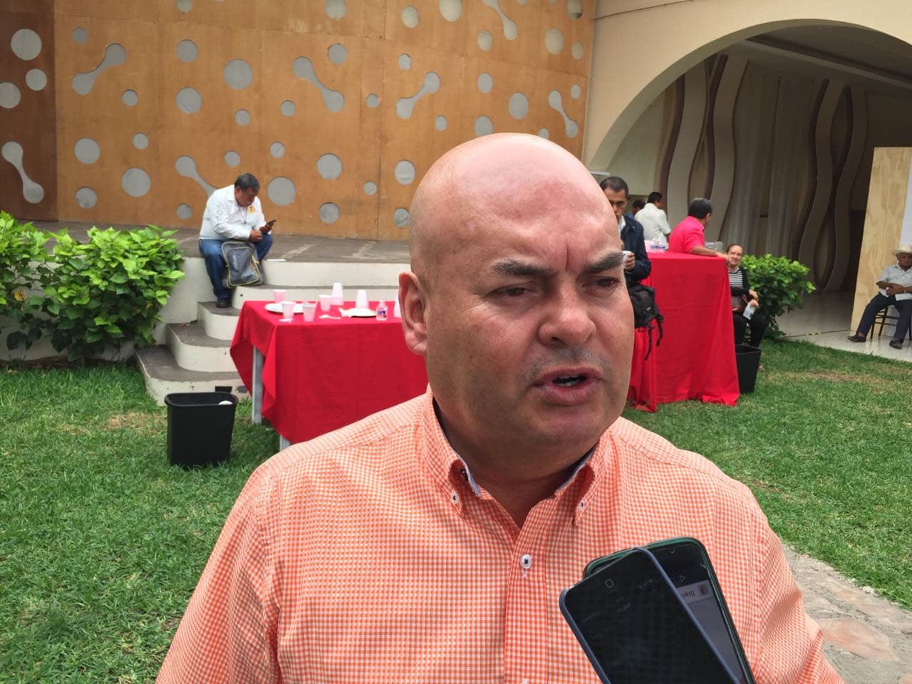 El presidente del Sistema Producto Maguey-Mezcal de Guerrero dijo que defenderán la denominación de origen. (Rogelio Agustín)