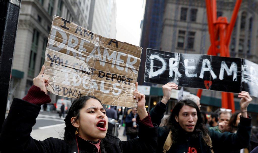 El programa DACA protege de deportación a jóvenes inmigrantes. (Reuters)