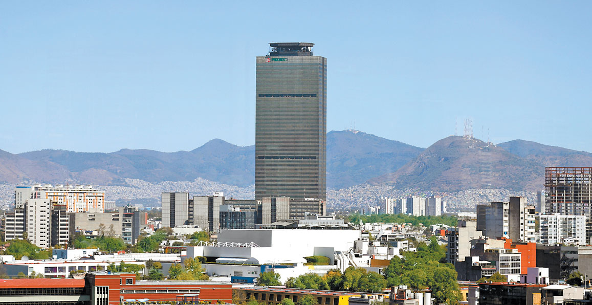 Torre de la petrolera en Ciudad de México. (Ariana Pérez)