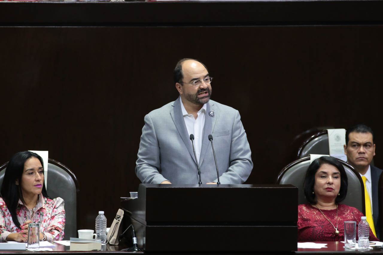 El senador sin partido Emilio Álvarez ICaza. (Jesús Quintanar)