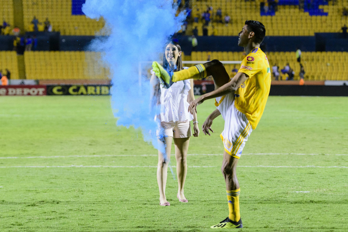 Así fue como Hugo Ayala supo que su bebé sería varón (Mexsport)