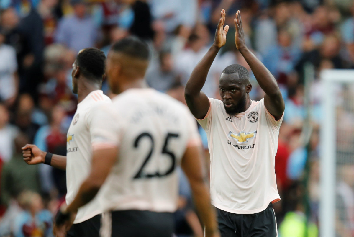 Romelu Lukaku marcó los goles de la victoria del Manchester United (Reuters)