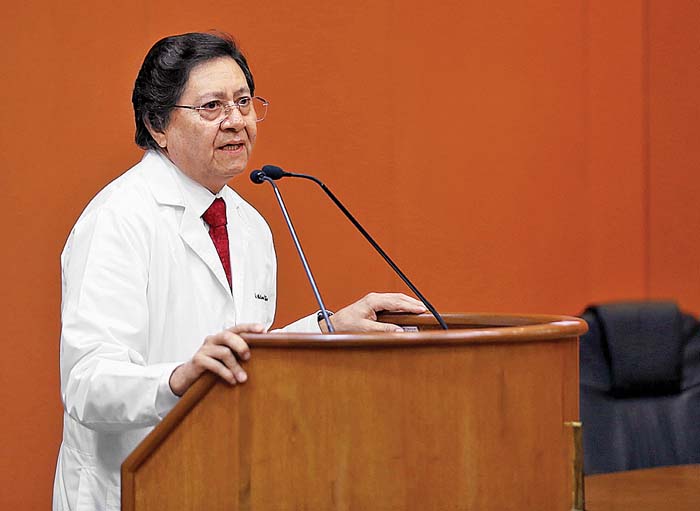 El director del instituto Abelardo Meneses.