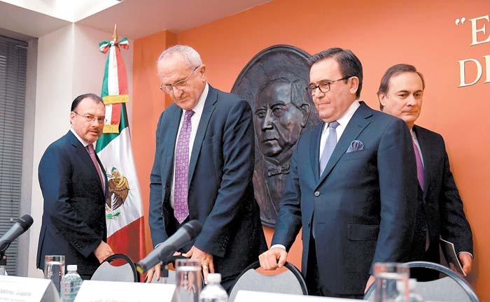 La representación mexicana, a la espera del acuerdo de sus pares.