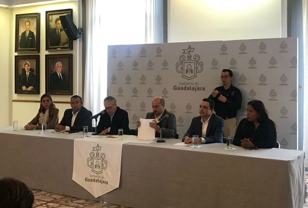 En las mesas se decidirán los lineamientos y los pasos a seguir en el proceso. (Elsa Martha Gutiérrez)