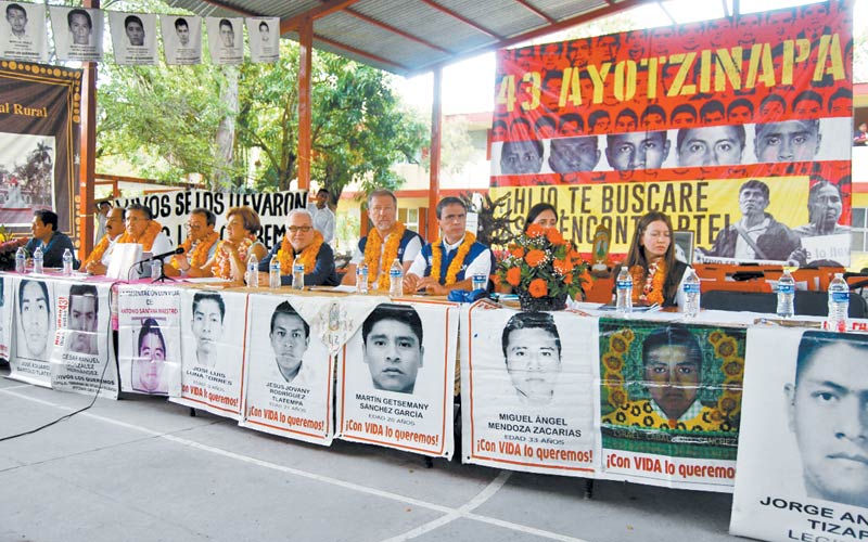 El acto se llevó a cabo en la normal de Ayotzinapa. (Foto: Bernardino Hernández/Cuartoscuro)