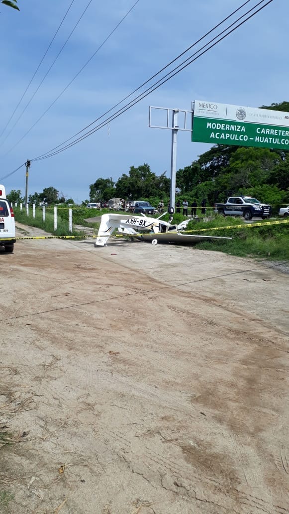 La avioneta cayó cerca de la carretera Acapulco-Pinotepa Nacional. (Javier Trujillo)