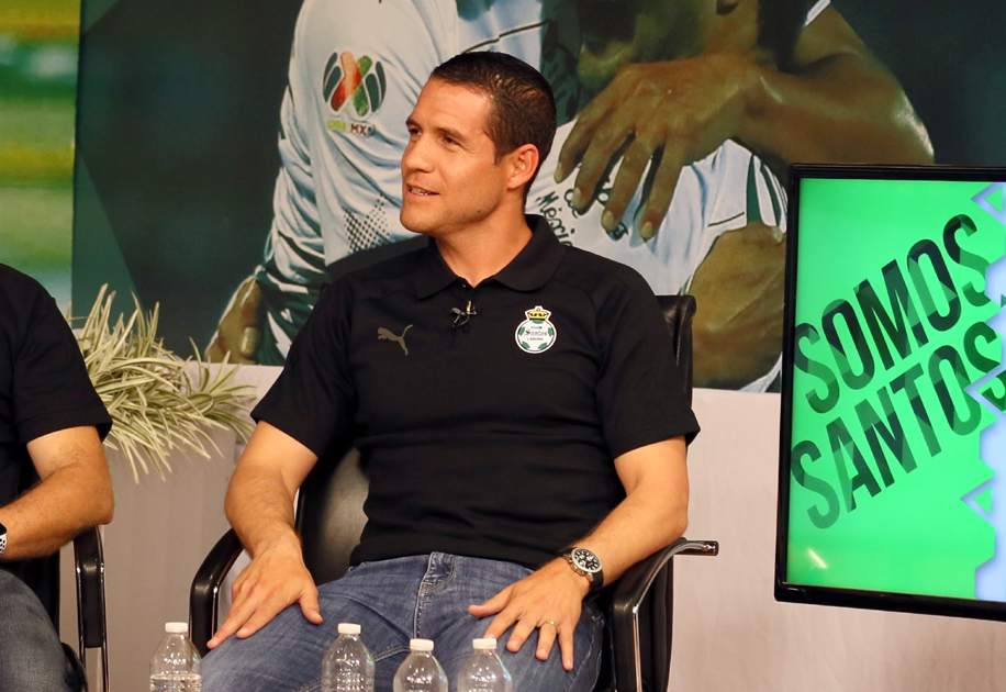 Tras su carrera como futbolista, Figueroa se quedó en La Laguna para ser auxiliar técnico. (Martín Piña)