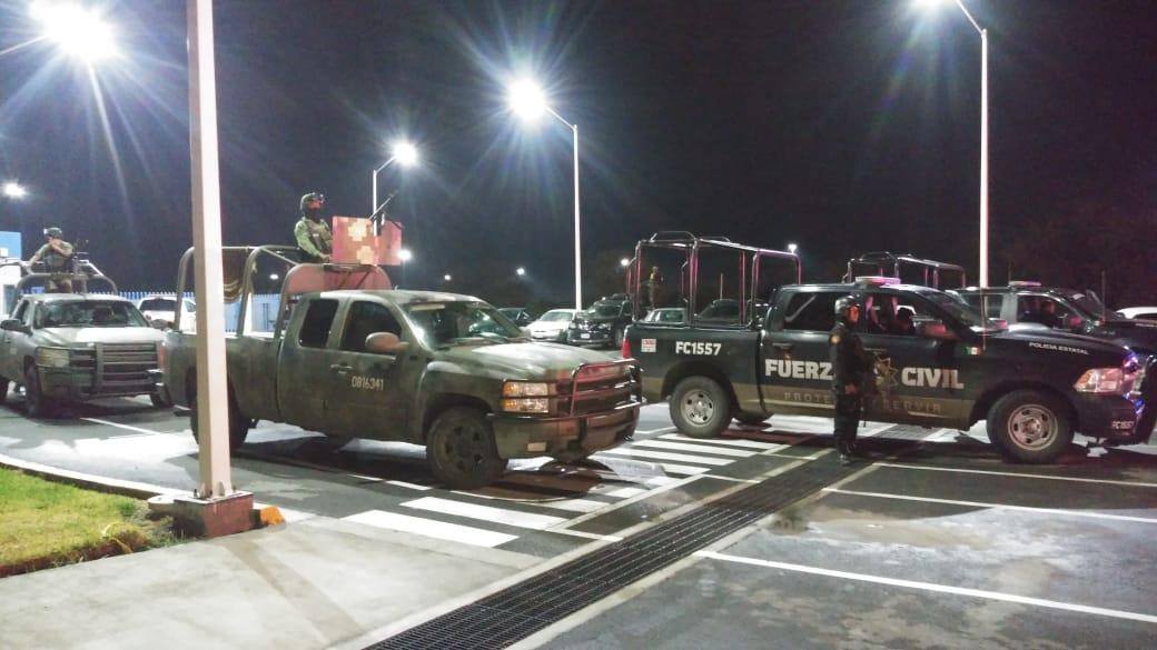 Cuerpos de emergencia de diversos municipios se trasladaron hasta el Interpuerto Monterrey. (Foto: Especial)