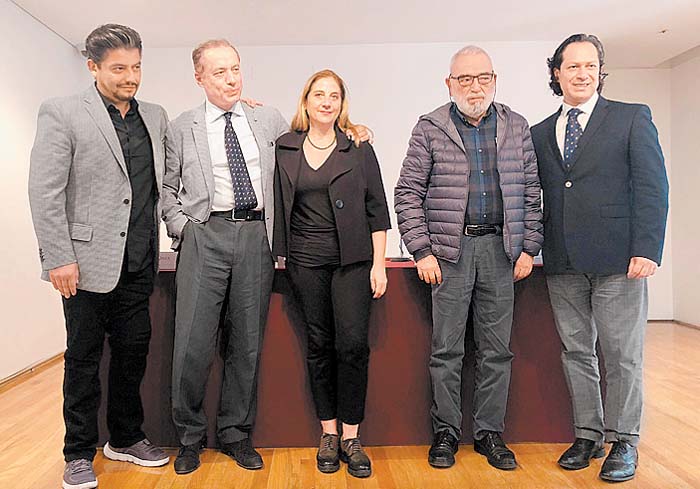 A la izquierda el barítono poblano, quien debutará en este papel, luego de su actuación en Berlín.