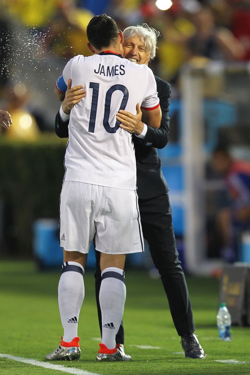 James Rodríguez se despide de José Pékerman (@jamesdrodriguez)