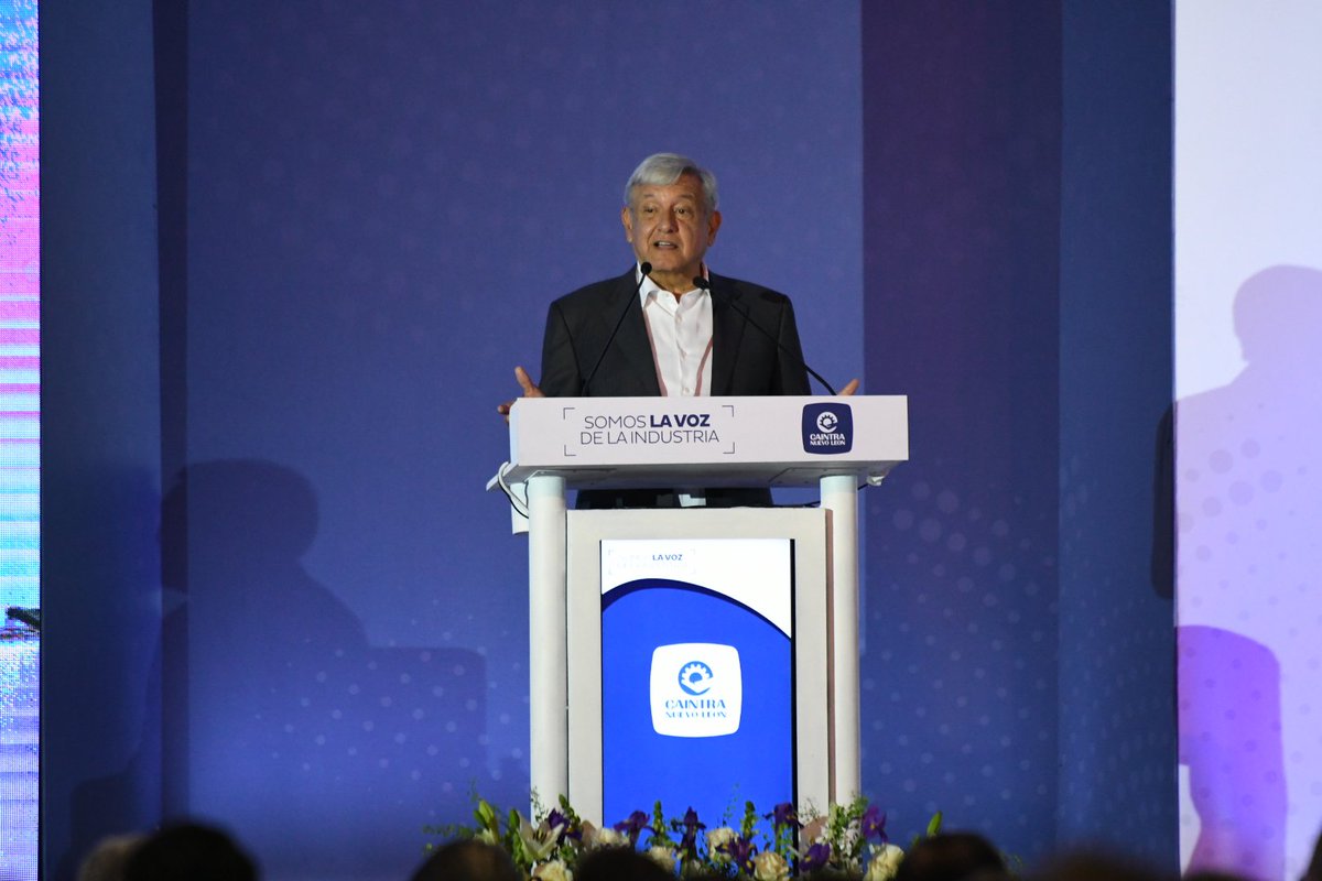 López Obrador dijo que también fusionará Infonavit y Banobras. (Especial)