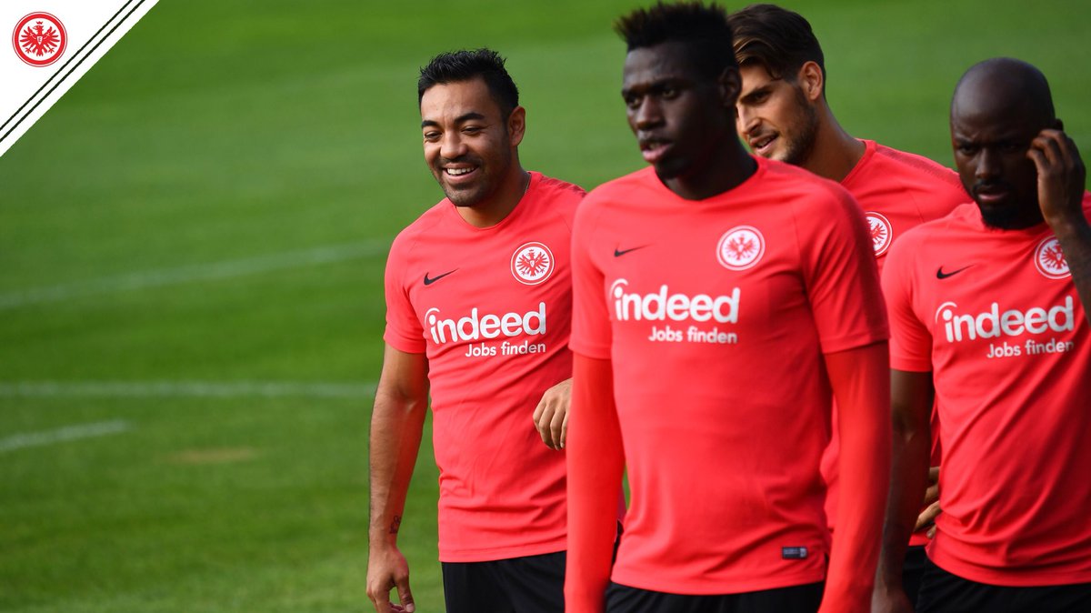 Marco Fabián entrena con el Frankfurt durante la Fecha FIFA (Twitter @Eintracht)