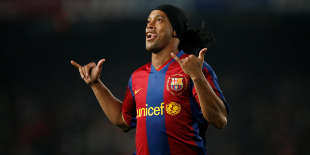 Ronaldo de Assis Moreira en festejo de gol (Reuters)