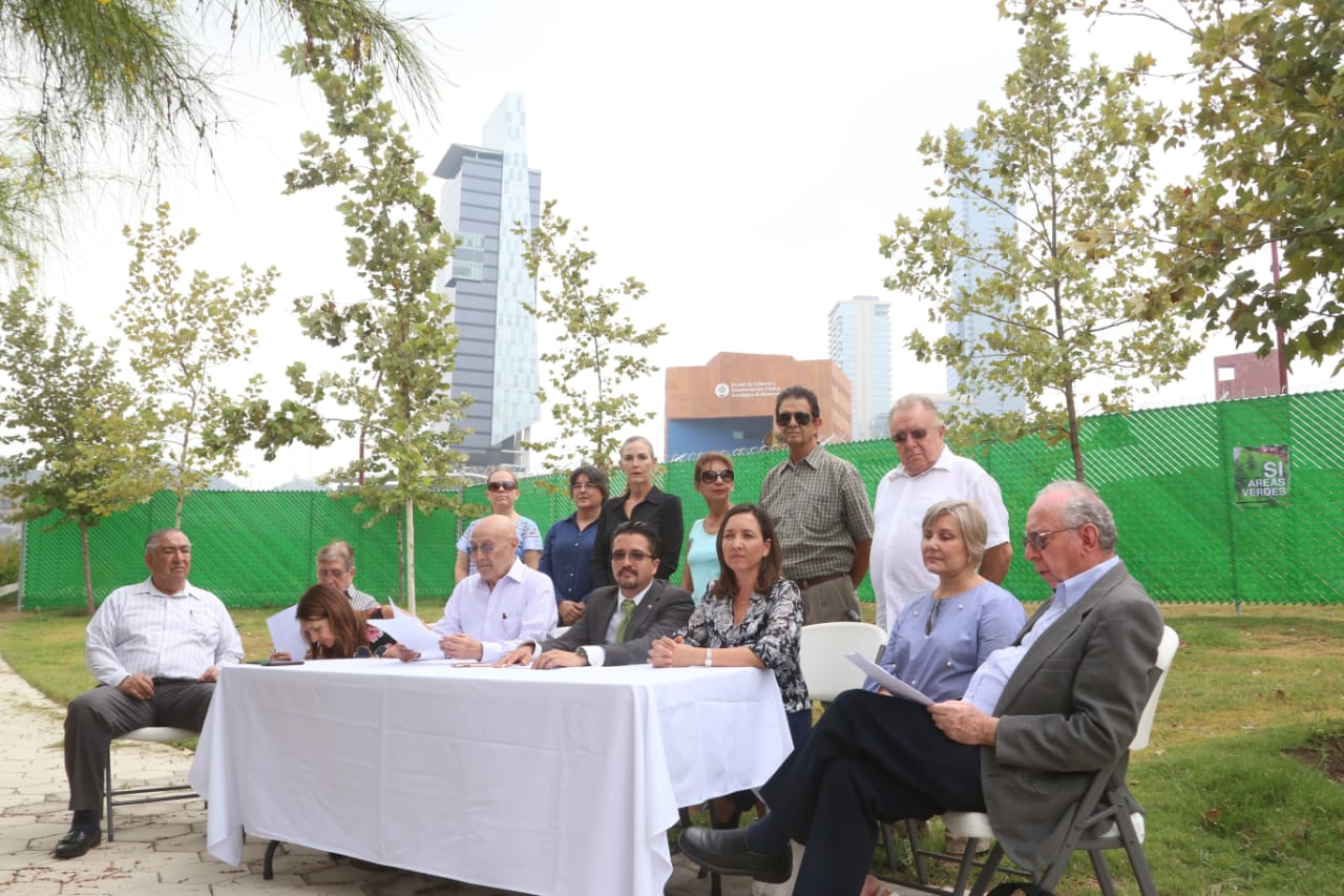 Los vecinos dieron una rueda de prensa en el parque Rufino Tamayo. (Foto: Raúl Palacios)