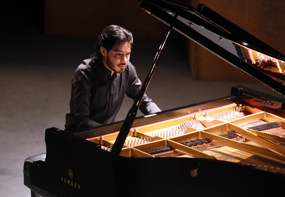 El joven se presentó en el Teatro Isauro Martínes. (Martín Piña)