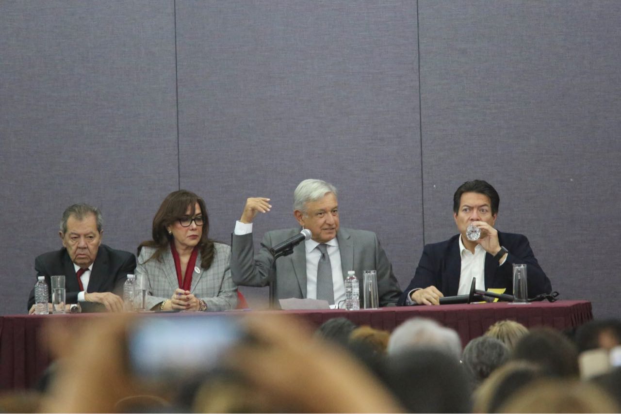 Porfirio Muñoz Ledo, Yeidckol Polevnski, AMLO y Mario Delgado durante la reunión con diputados de Morena (Jannet López Ponce)
