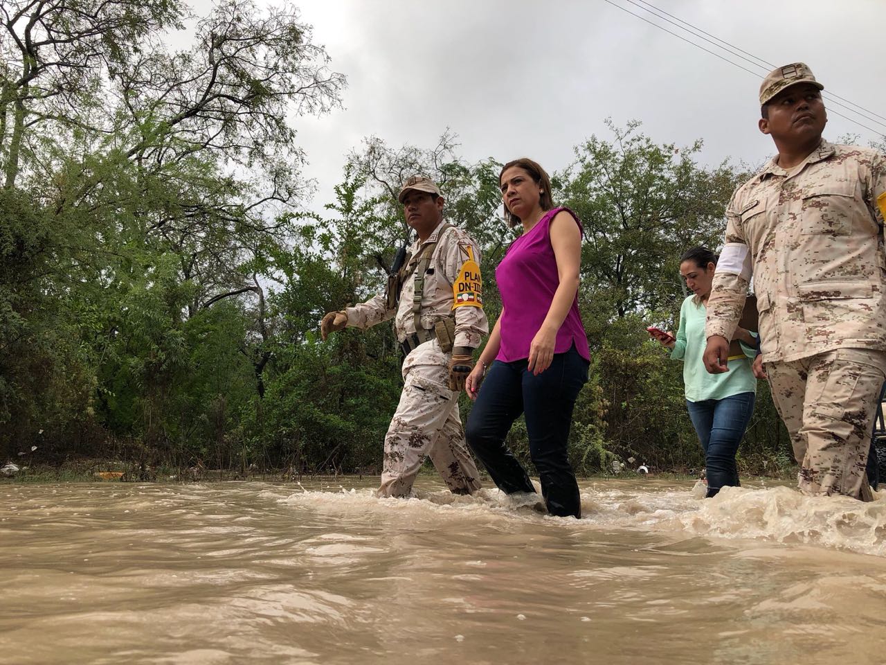 Sonia Villarreal, presidenta de Piedras Negras, recorrió las zonas afectadas. (Especial)