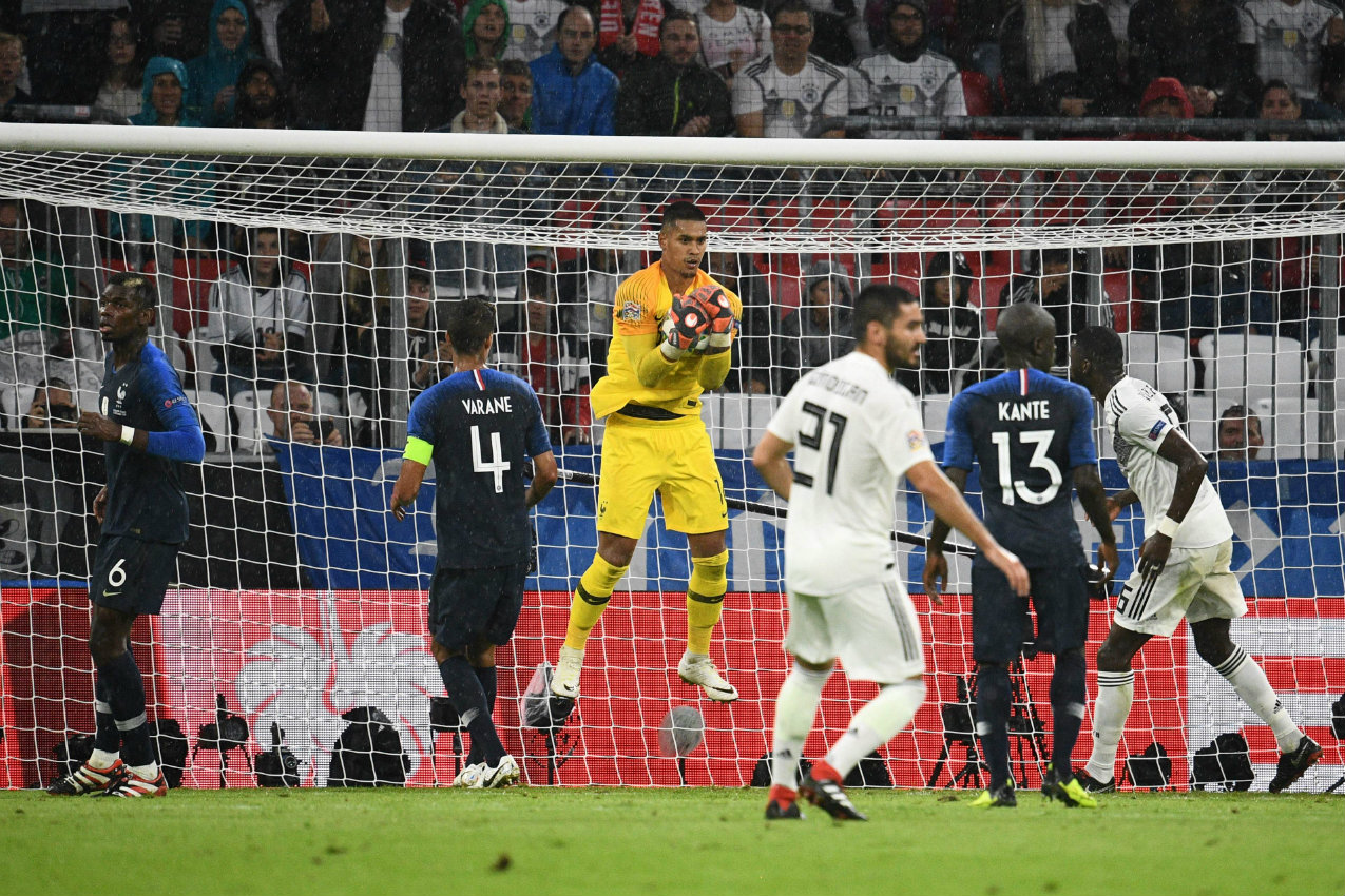 Alphonse Areola tuvo una destacada actuación en el empate entre Alemania y Francia (AFP)