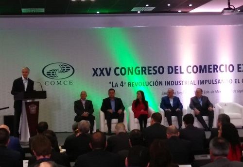 Durante el encuentro con el sector. (Alondra Ávila)