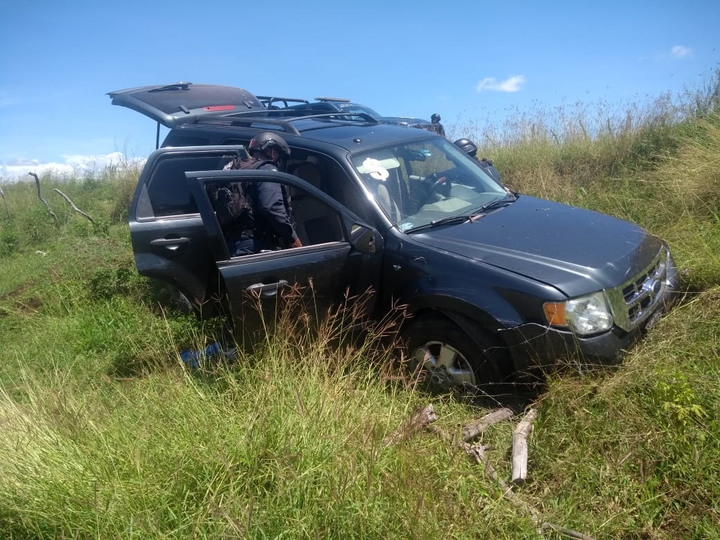 Los dos hombres fueron detenidos tras accidentarse la camioneta en la que viajaban. (Javier Trujillo)