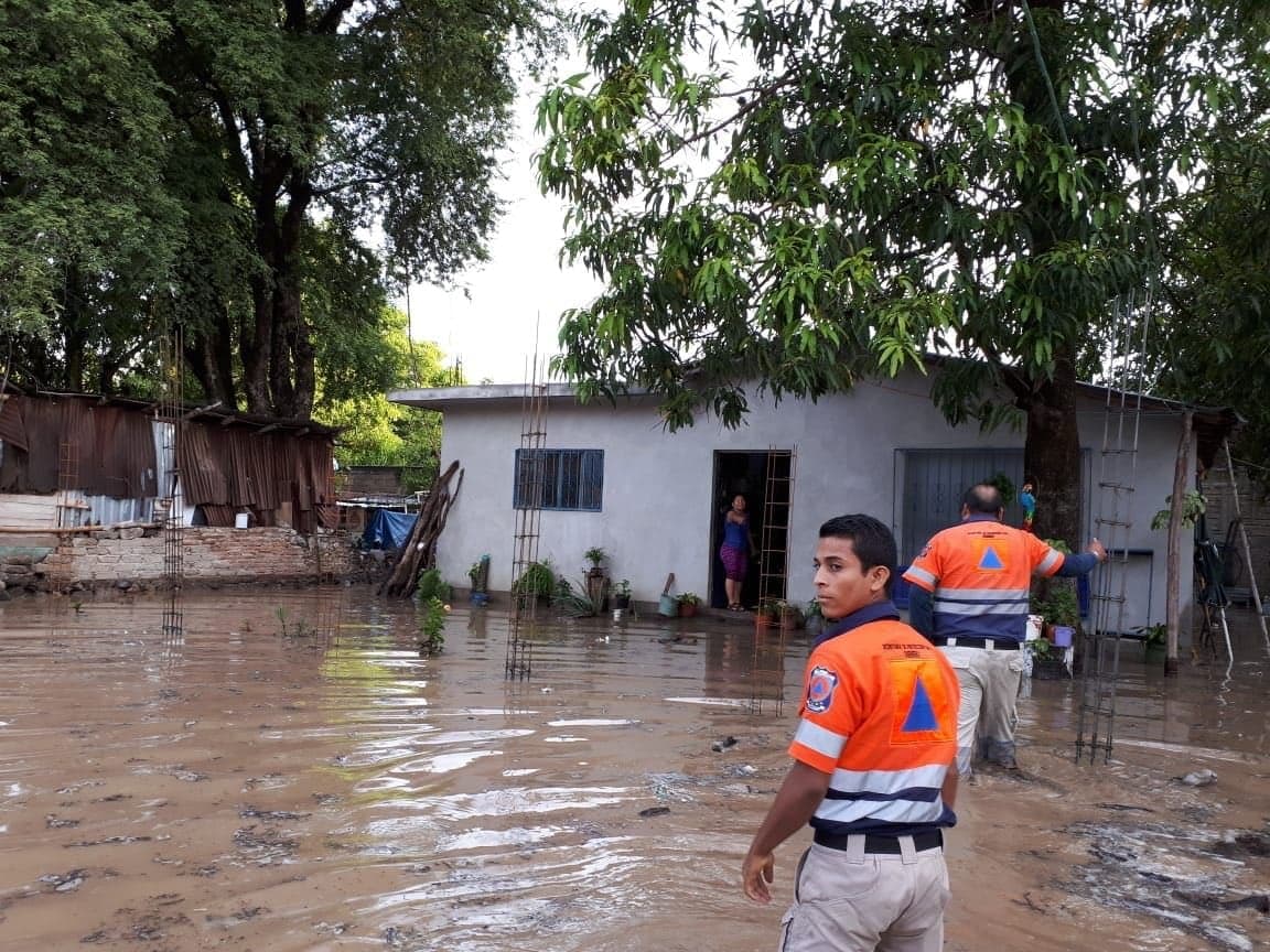 En algunos puntos, el agua alcanzo hasta 50 centímetros de altura. (Rogelio Agustín)