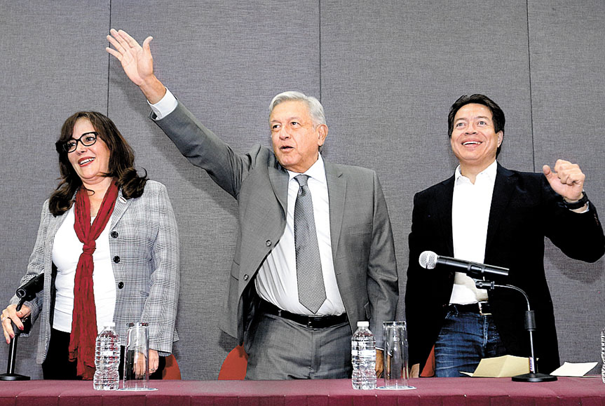 Yeidckol Polevnsky, lideresa de Morena; el Presidente electo, y Mario Delgado, coordinador de diputados. (Especial)
