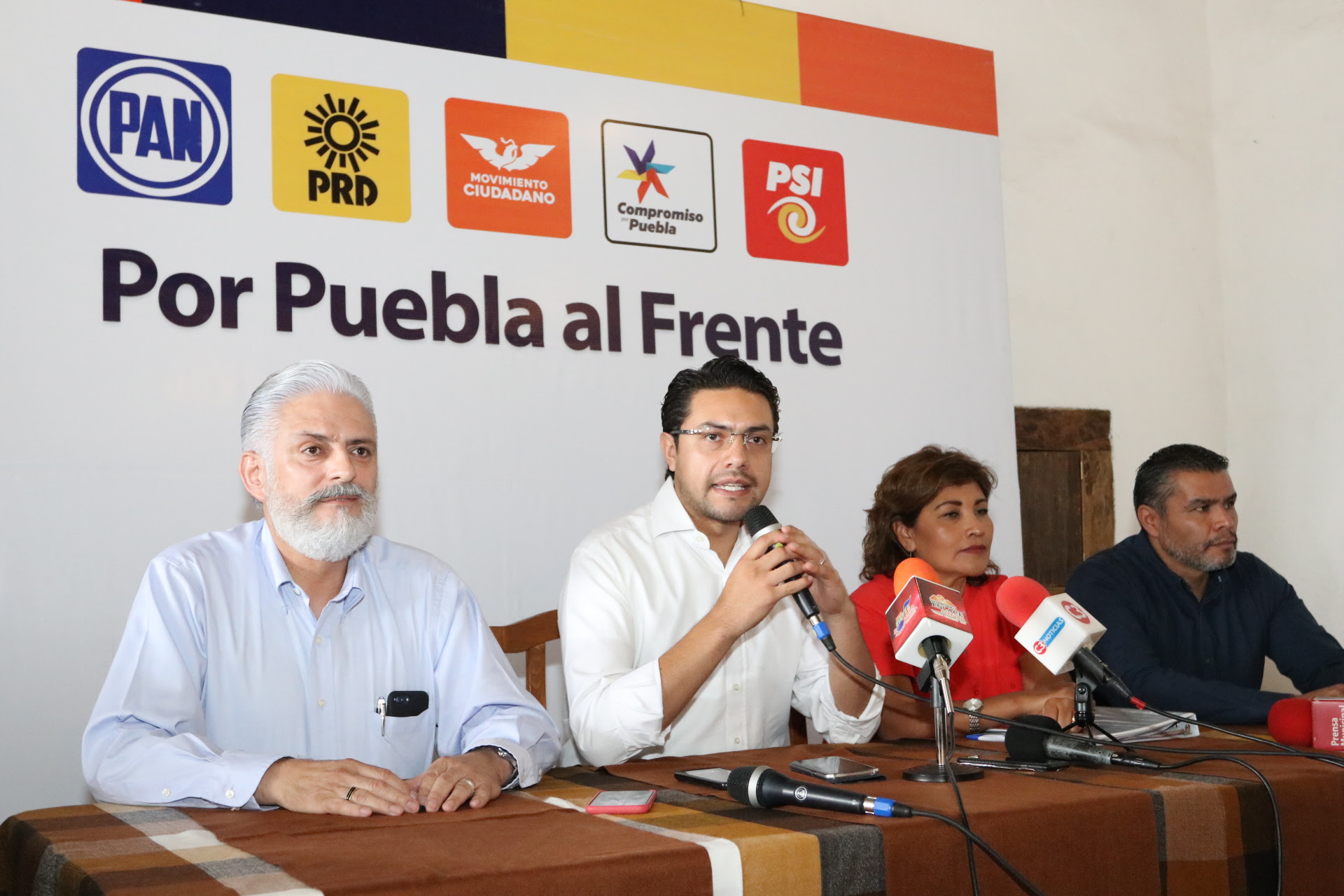 En Zacatlán, la Coalición "Por Puebla al Frente" señaló que emprenderá un proceso legal en contra de Luis Miguel Barbosa (Especial)