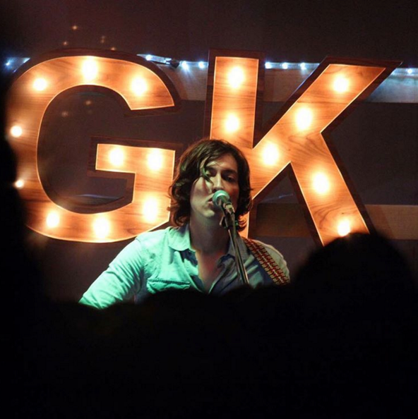 Blake realizó una gira basada en sólo dar shows dentro de casas. (Tomada de Facebook)