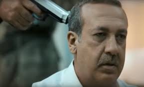 En un escena se muestra al presidente turco antes de ser asesinado. (Twitter)
