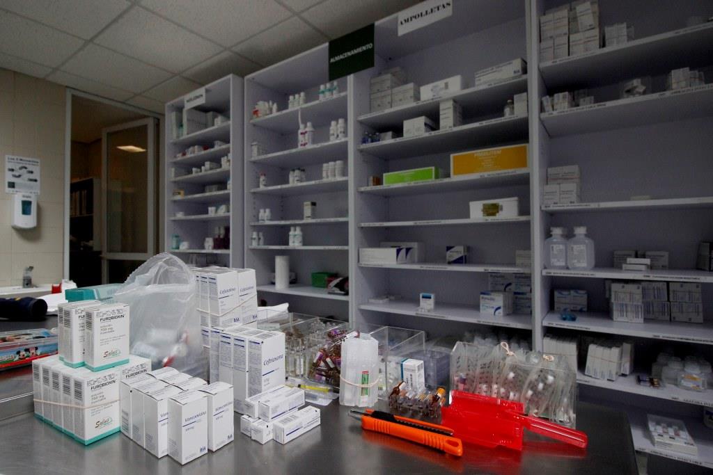 Ante inconformes, titular de SESA admite “crisis” en abasto de medicamentos (Sergio Cervantes / Archivo)