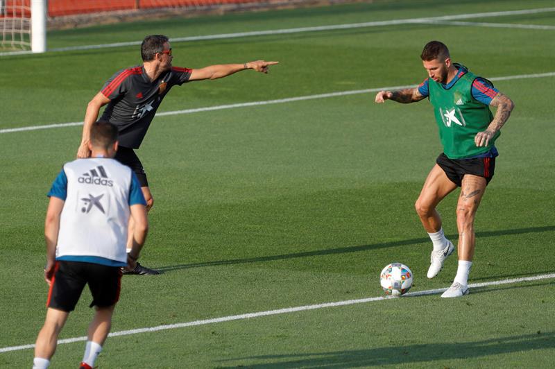 Luis Enrique y Sergio Ramos en el entrenamiento de la selección de España (EFE)