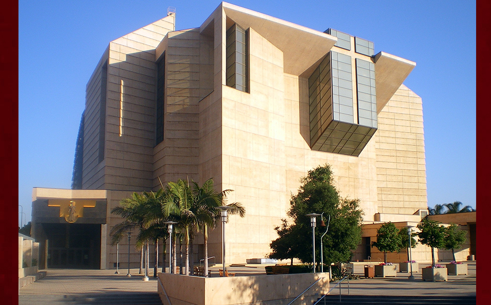 El neoliberalismo detonó religiones que adoran las búsquedas consumistas y viscerales de la adicción al éxito (Rafael Moneo)