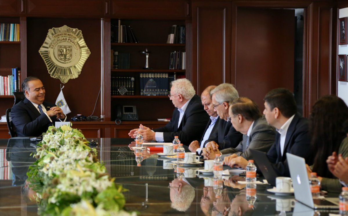 Raymundo Collins se reunió con el equipo de transición de la jefa de Gobierno electa. (Especial)
