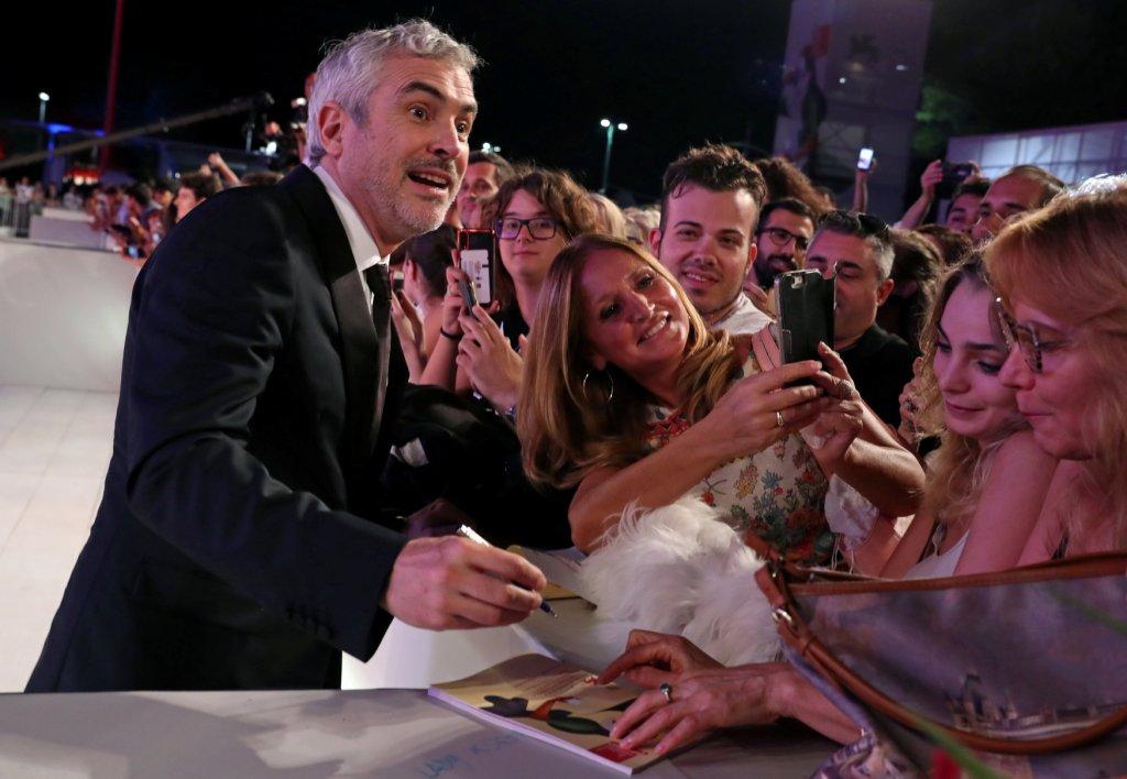 Alfonso Cuarón firmó algunos autógrafos. (Foto: Reuters)