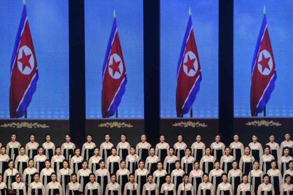 Los festejos comenzaron con un concierto ante miles de personas en el estadio cubierto de Pyongyang. (AFP)