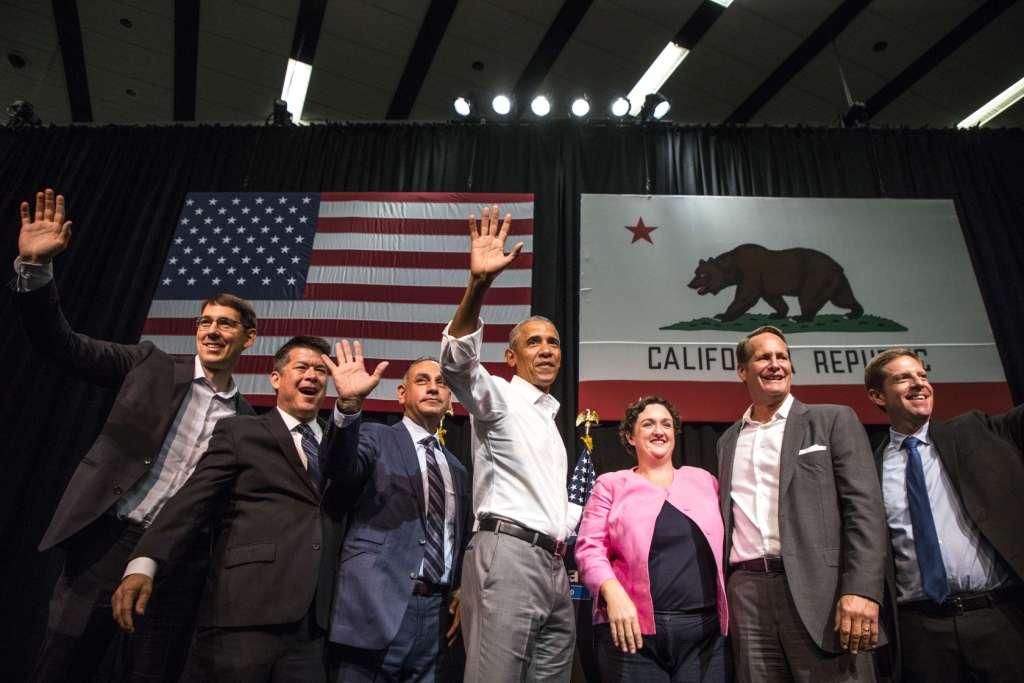 Obama hace campaña a favor de los demócratas en Anaheim, California (AFP)