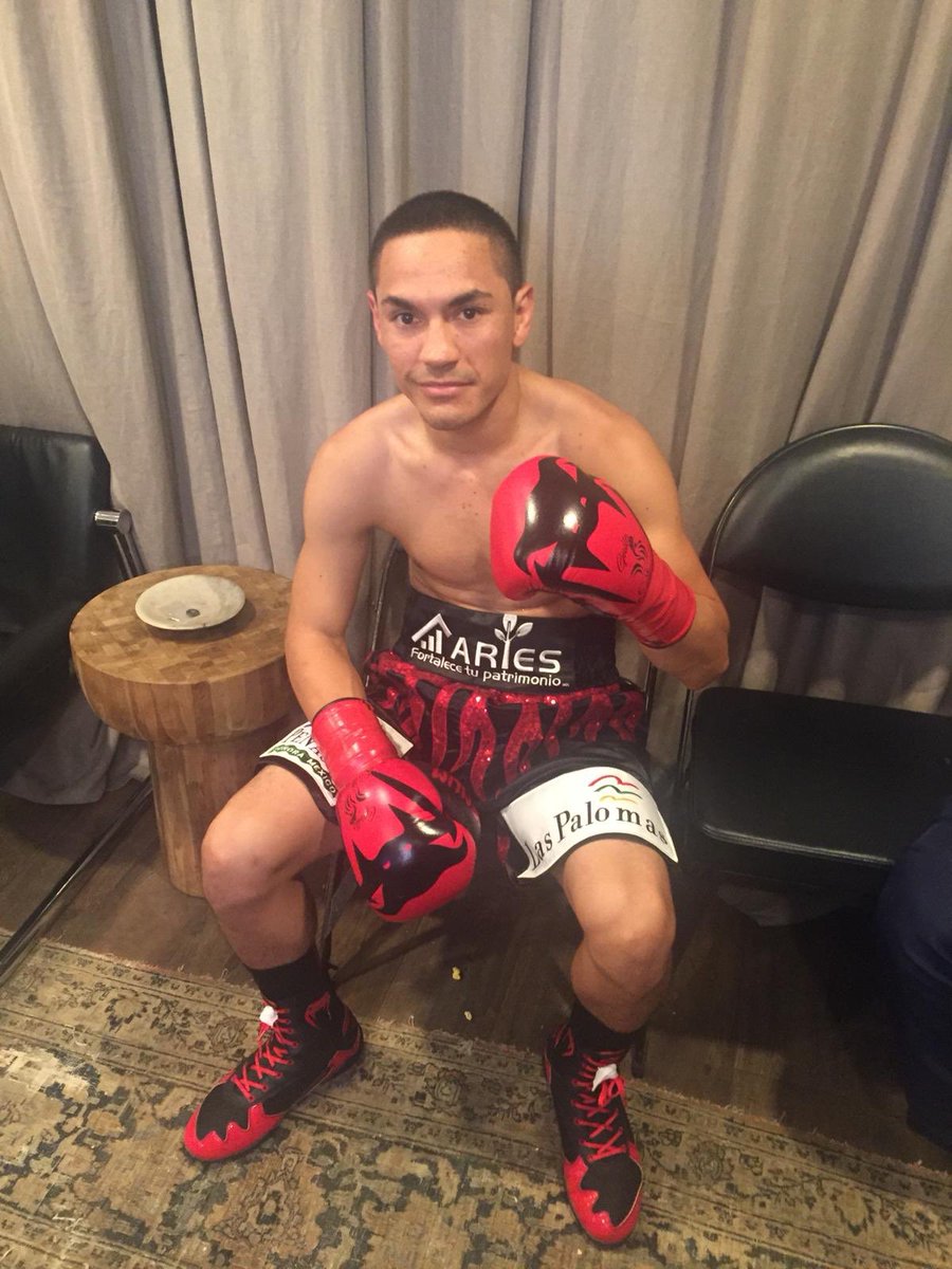 El boxeador Juan Francisco Estrada (@ZanferBox)