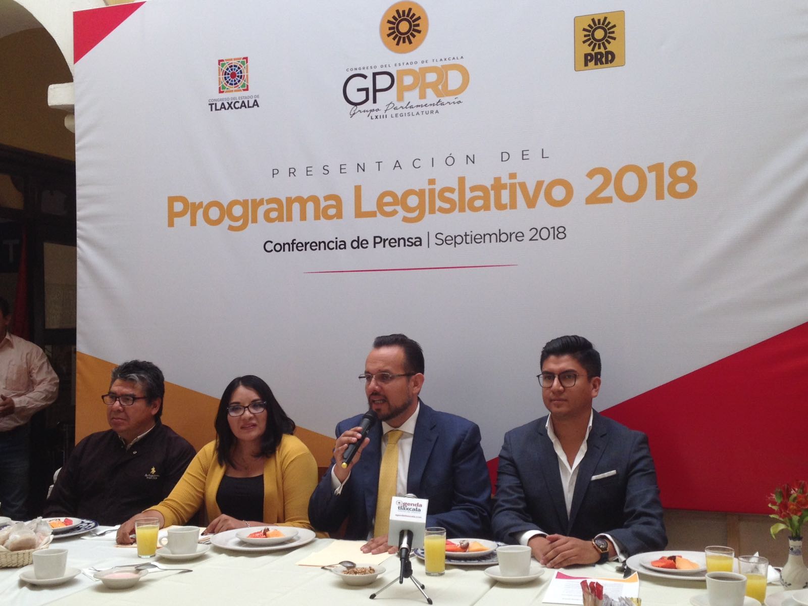 Diputados perredistas, Laura Flores Lozano y Miguel Ángel Covarrubias Cervantes, presentaron Agenda Legislativa (Adolfo Tenahua)