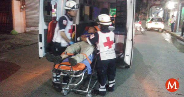 Atienden al herido.
